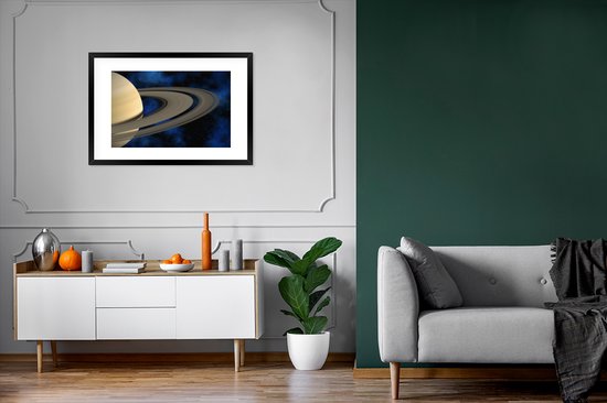 Photo encadrée - Cadre photo Saturne contre un ciel bleu foncé 90x60 cm - Affiche encadrée (Décoration murale salon / chambre)