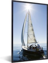 Fotolijst incl. Poster - Zeilboot onder een brandende zon - 80x120 cm - Posterlijst