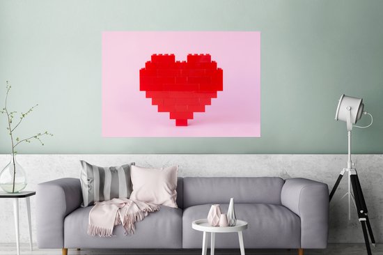 Rood hart van bouwblokken op een roze achtergrond, boven een grijze bank.
