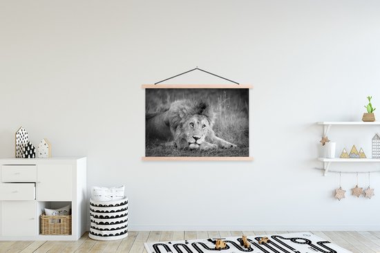 Posterhanger incl. Poster 120x80 cm - Schoolplaat - Leeuw - Zwart - Dieren - Textielposter - Blanke latten