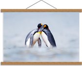 Schoolplaat – Knuffelende Pinguïns  - 60x40cm Foto op Textielposter (Wanddecoratie op Schoolplaat)