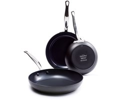 Greenpan Barcelona Aluminium Koekenpannenset 3-delig - Ø 20, 24 en 28 cm – PFAS-vrij – Inductie Koekenpannenset – Ovenbestendig tot 220°C – Vaatwasserbestendig – Snelle opwarming – RVS handgrepen - Zwart Greenpan Barcelona Aluminium Koekenpannenset 3-delig - Ø 20, 24 en 28 cm – PFAS-vrij – Inductie Koekenpannenset – Ovenbestendig tot 220°C – Vaatwasserbestendig – Snelle opwarming – RVS handgrepen - Zwart
