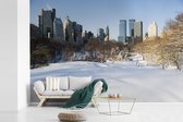 Behang - Fotobehang New York - Central Park - Sneeuw - Winter - Breedte 420 cm x hoogte 280 cm