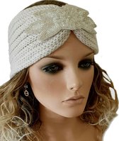 Trendy hoofdband haarband van acryl met broche kleur wolwit maat one size