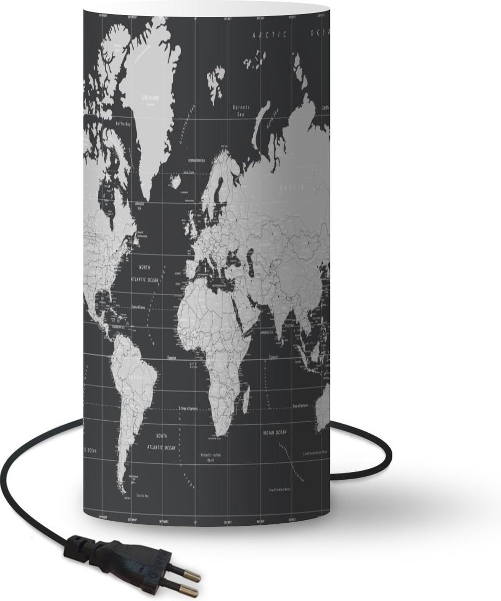 Lamp - Nachtlampje - Tafellamp slaapkamer - Wereldkaart - Zwart - Wit - Wereld - 54 cm hoog - Ø24.8 cm - Inclusief LED lamp