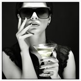 Vrouw met drankje - Foto op Akoestisch paneel - 120 x 120 cm