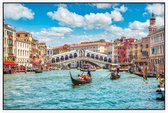 Gondeliers voor de Rialtobrug in zomers Venetië - Foto op Akoestisch paneel - 90 x 60 cm