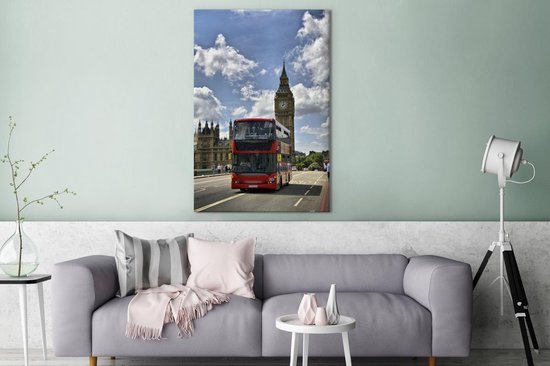 Een rode bus midden in Londen Canvas 80x120 cm - Foto print op Canvas schilderij (Wanddecoratie woonkamer / slaapkamer)