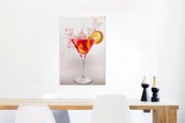 Canvas Schilderij Rood gekleurde cocktail spettert omhoog - 60x90 cm - Wanddecoratie