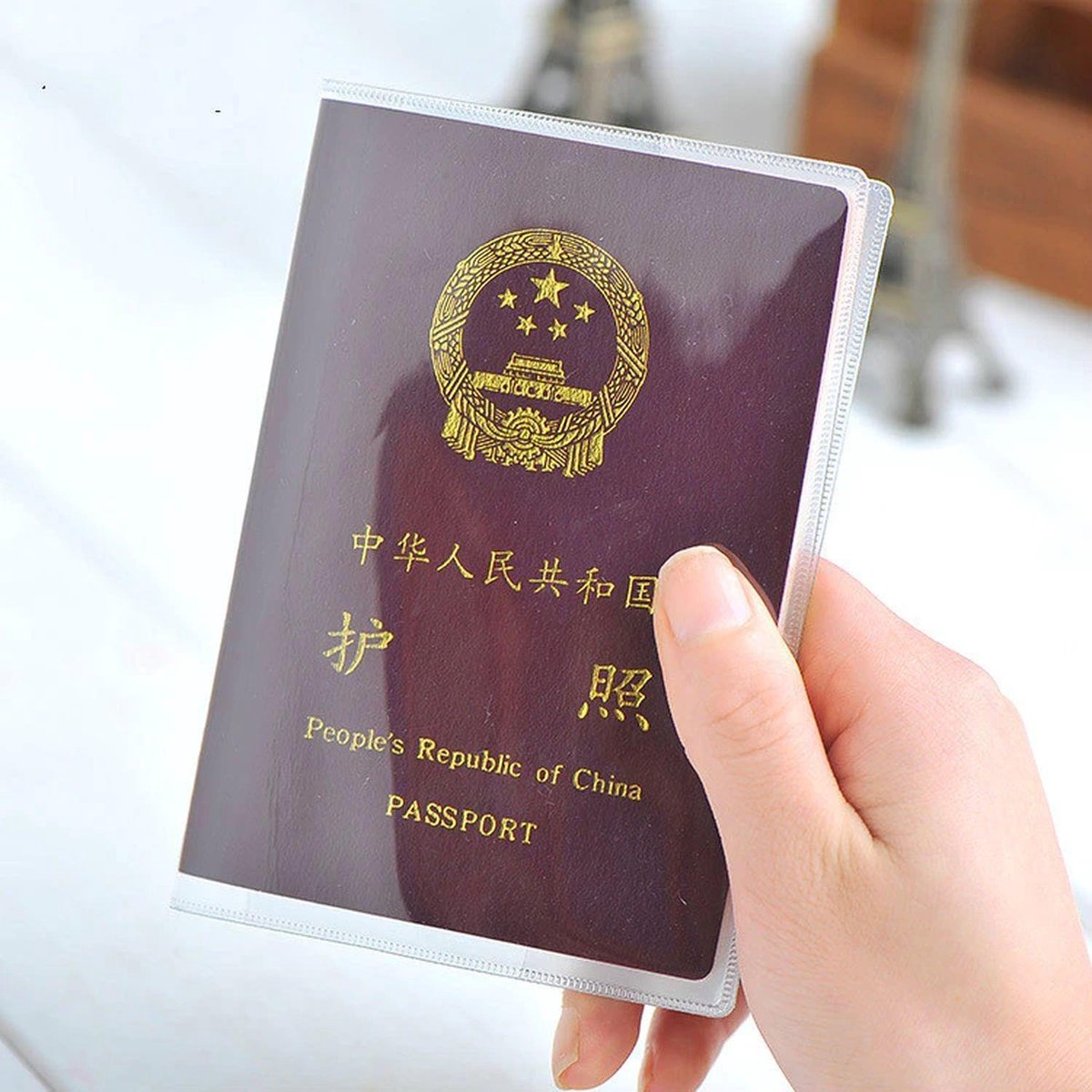 BelongsU 1 PCS Couverture de Passeport Transparente Voyage PVC Protège-passeports Titulaire de Carte de Crédit Royaume-Uni Européen Protecteur de Passeport Étui Portefeuille pour Hommes Femmes 