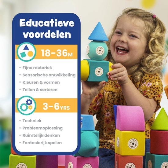 Lachend meisje met blonde krullen houdt een blokkenrobot vast. Educatieve voordelen voor 18-36m en 3-6 jaar.