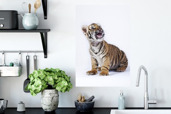 Sticker Muursticker Tigre sur fond blanc - Tigre avec gueule ouverte sur fond blanc - 40x60 cm - Film adhésif autocollant - Sticker mural repositionnable