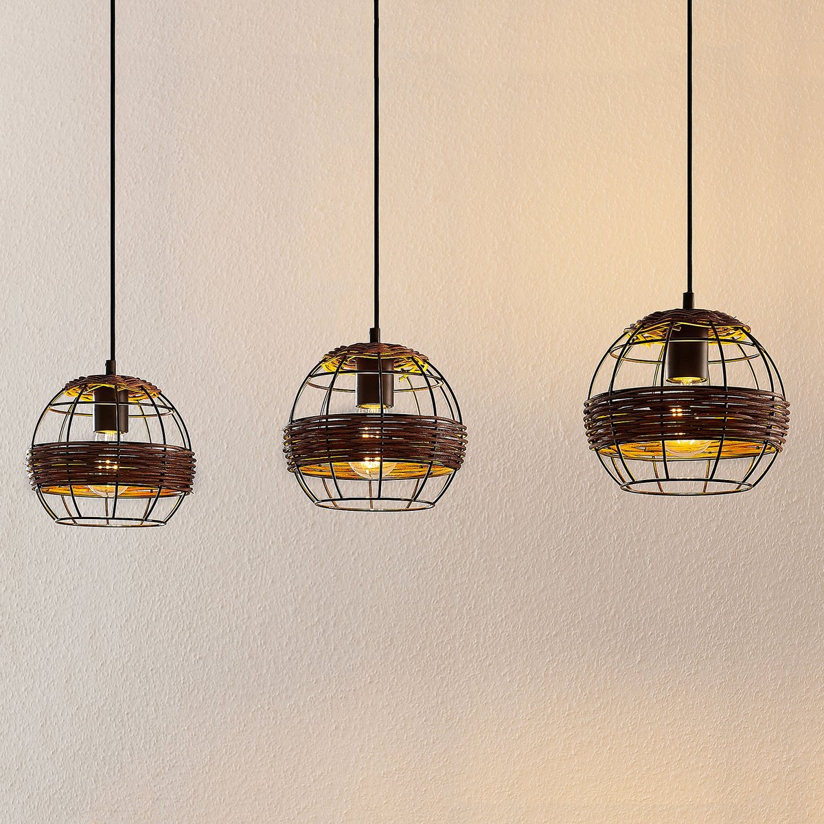 Lindby - hanglamp - 3 lichts - ijzer, rotan - H: 17 cm - E27 - zwart mat, bruin
