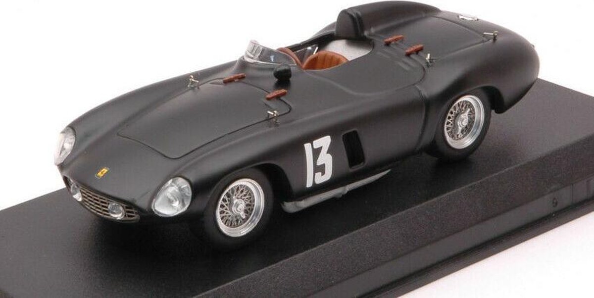 De 1:43 Diecast Modelcar van de Ferrari 750 Monza Spider #13 Winnaar van de Nassau Trophy Race in 1954. De bestuurder was A. De Portago. De fabrikant van het schaalmodel is Art-Model. Dit model is alleen online verkrijgbaar
