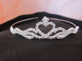 Xabi - Tiara zilver | Hart - Diamantjes |  Haarversiering | Gelegenheid | Diadeem |  Hoogte 2,5 cm