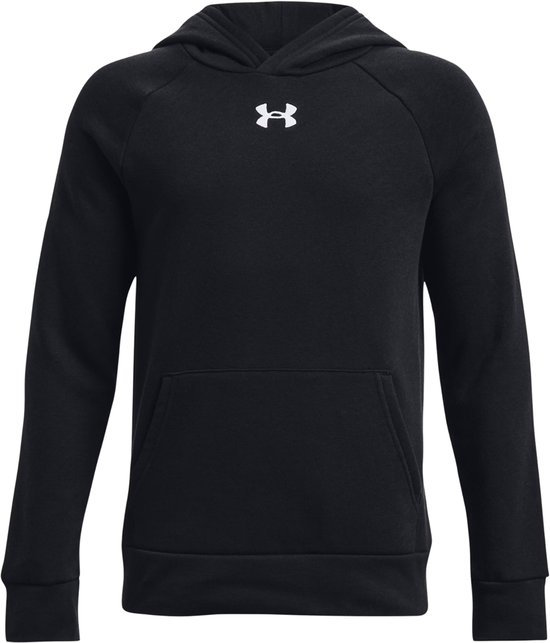 Zwarte Under Armour hoodie met lange mouwen, capuchon en een grote zak aan de voorkant.