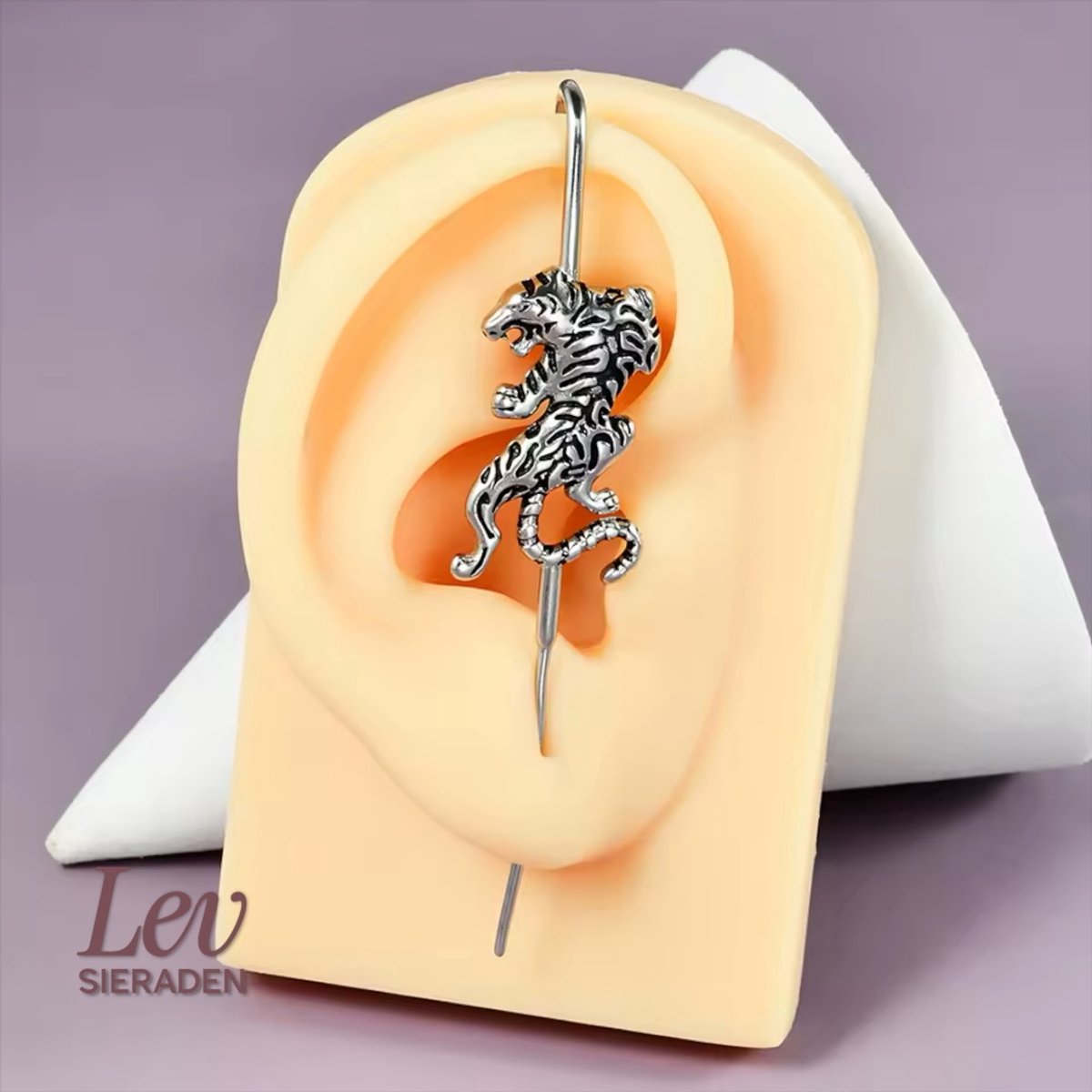 Lev Sieraden - Ear crawler - Tiger - Oorklimmers - Tijger - Zilver kleurig - Chirurgisch staal