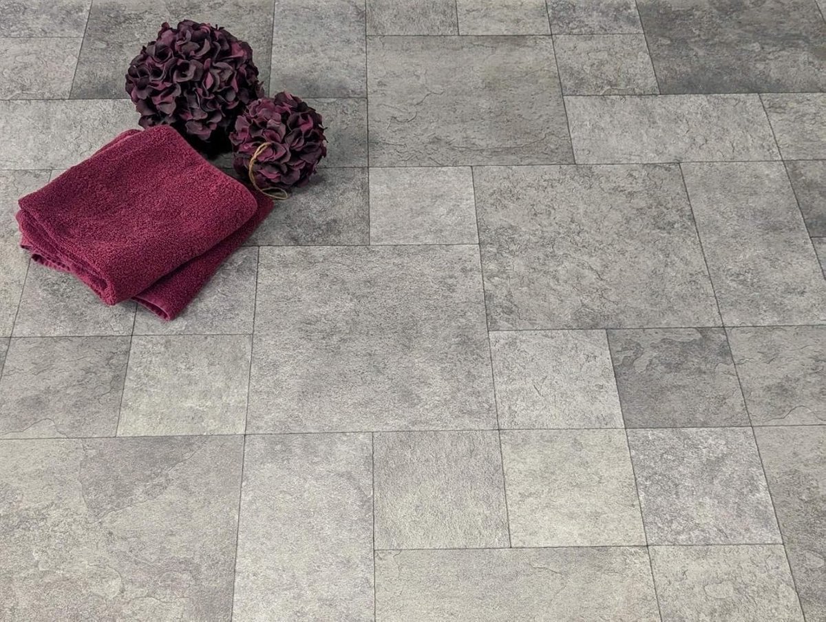 PVC vloerbedekking - Vinyl vloer - Woonkamer inrichting - Betontegel patroon - 200x650 cm