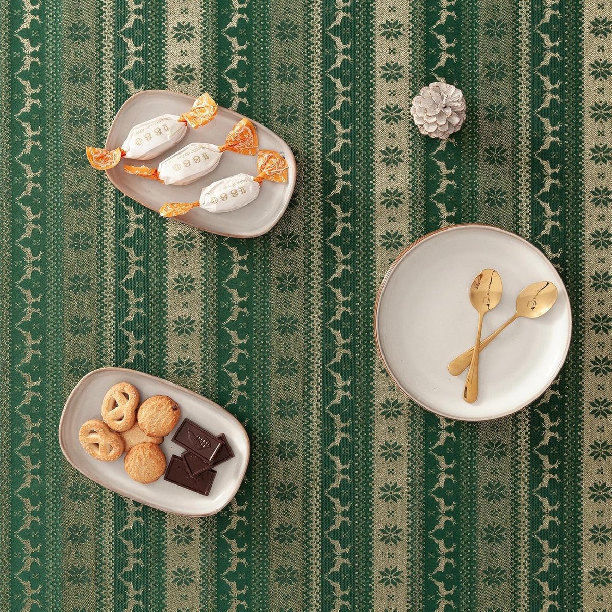 Tafelloper Kerst - Tafeldecoratie - Eettafel Versieren - Jacquard Goudgaren - 45x135 cm - Groen