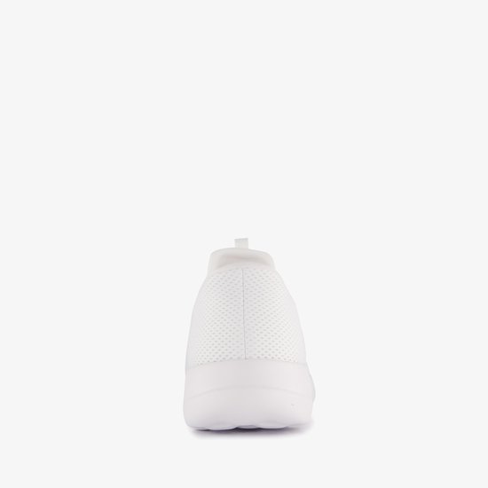 Witte sneaker, achteraanzicht.