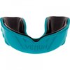 Turquoise VENUM bitje met zwarte binnenkant, met VENUM logo.