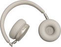 Beige JBL koptelefoon, gedeeltelijk opgevouwen, met de rechter oorschelp naar de zijkant.