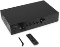 Zwarte hifi-versterker met draaiknoppen voor Treble, Mid, Bass, Balance en Volume. Inclusief afstandsbediening.
