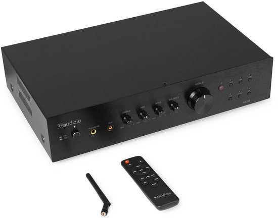 Zwarte hifi-versterker met draaiknoppen voor Treble, Mid, Bass, Balance en Volume. Inclusief afstandsbediening.