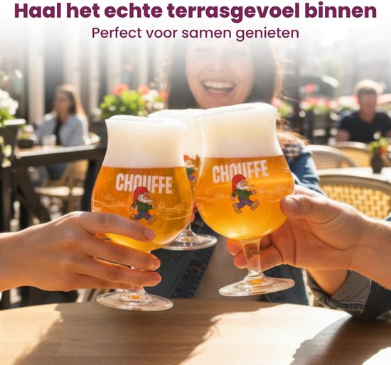 Drie personen proosten met Chauffé bierglazen. Tekst: 'Haal het echte terrasgevoel binnen'