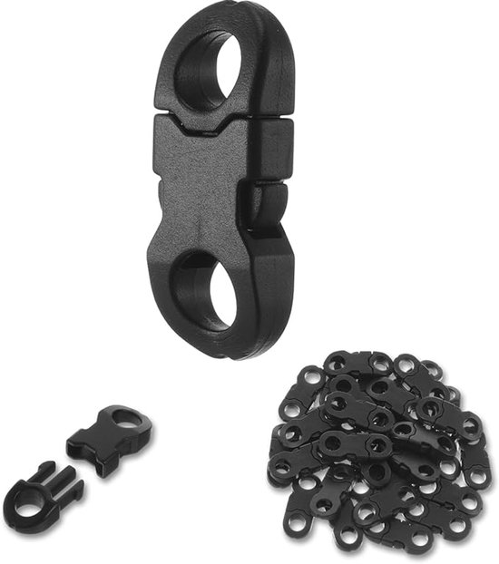 Een zwarte paracord gesp met twee losse delen en een stapel kleine zwarte gespen.