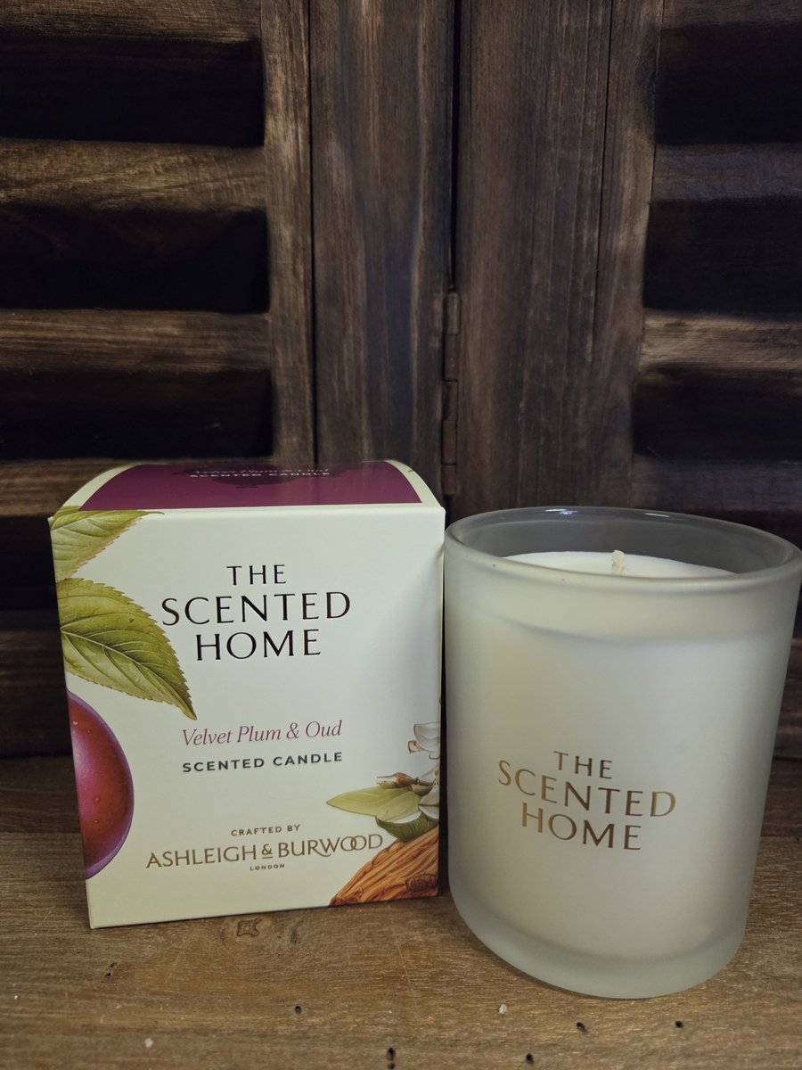 Ashleigh & Burwood Velvet Plum & Oud - geurkaars - 40 branduren - 1 stuk