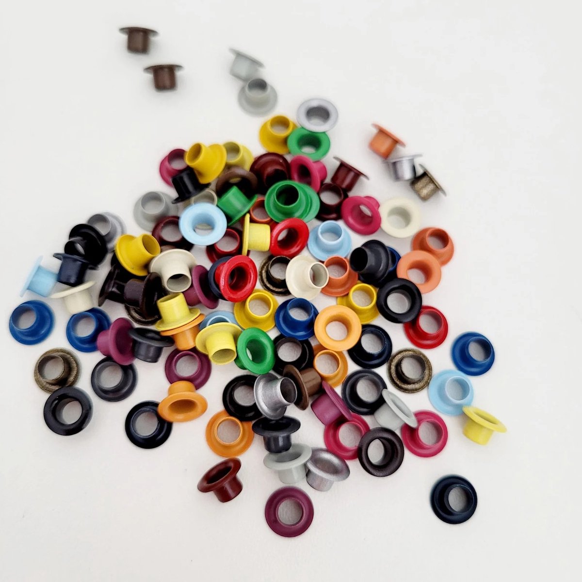Eyelets assorti 50 st. (20407/29) 4 mm
