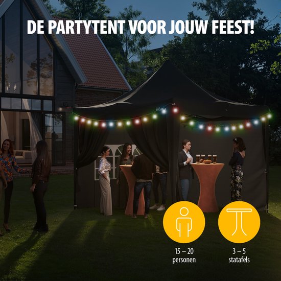 Antracietkleurige partytent met decoratieve verlichting, in de avond. Tekst: 'DE PARTYTTENT VOOR JOUW FEEST!'.