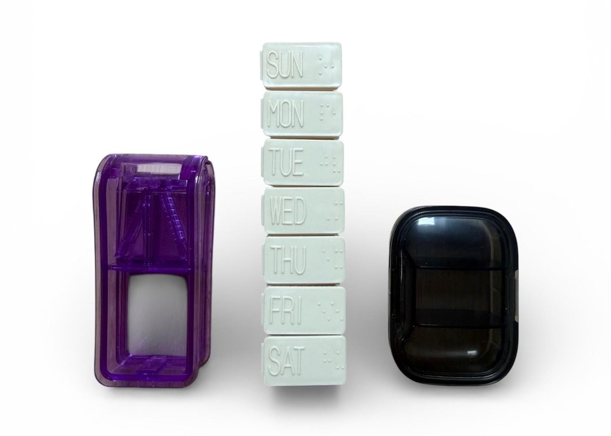 Pillendoos Week 3-in-1 – Medicijndoos 7 Dagen met Dagdoosje & Tabletsplitter – Pillen Organizer voor Medicijnen, Vitamines & Supplementen – Compacte Medicatie Doos voor Thuis, Werk & Reizen - WeekBuddy- Paars Beige Zwart