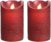 2x LED kaarsen/stompkaarsen kerst rood 12 cm flakkerend - Kerst diner tafeldecoratie - Home deco kaarsen
