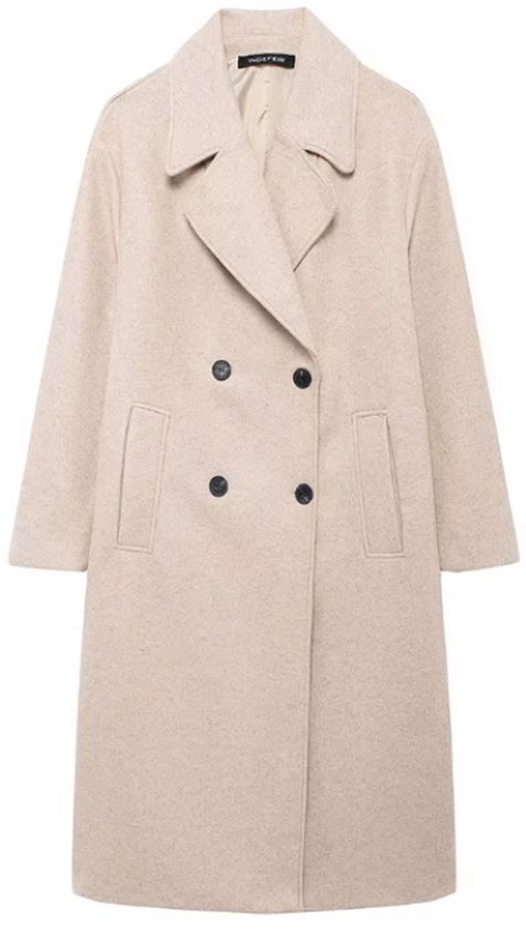 Beige lange jas van voren, met klassieke kraag, dubbele knopenrij en steekzakken.