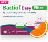 Verpakking van Bactiol Easy Fiber met de tekst "NEW". Toont plantaardige vezels (PHGG) en Lactiplantibacillus plantarum. Met sinaasappelschijf.