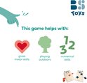 Illustratie met 'This game helps with:': hartje (gross motor skills), boom (playing outdoors), cijfers 1-2-3 (numerical skills)..