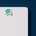 Texture blanche avec logo OEKO-TEX et numéros de certification.