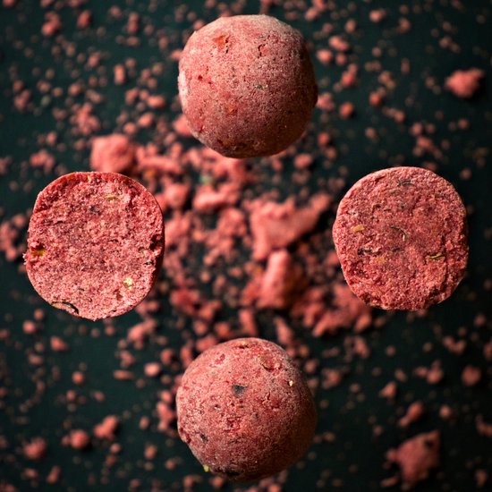 High Attract Voerpakket 'Strawberry Red' Groot - 15mm - Karper voer/boilies - Voordeelpakket voor vissers - Met 15mm Instant Range Boilies, Pellets, Bait Smoke, Hookbaits & Pop Ups - Visset — afbeelding 2