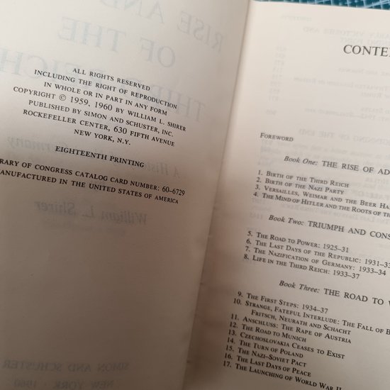 Een gedetailleerde inhoudsopgave van een boek, met secties zoals 'Foreword' en 'Book One'.