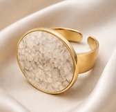 Lundholm Amee Statement Ringen Dames Goudkleurig - Verstelbare Cuff Ring met Grote Witte Natuursteen - Ring met Steen One Size - Jewellery PVD Goud Verguld - Sieraden Dames - Kerstcadeau Mama - Cadeau Moeder - Vrouwen Cadeautjes - my Lundholm