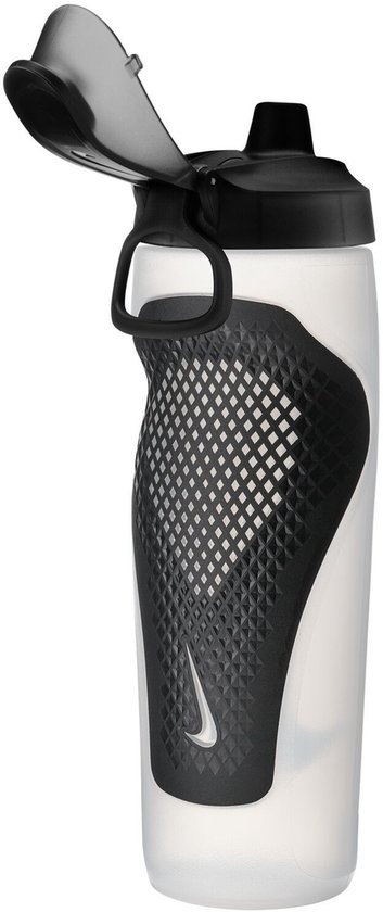 Transparante Nike bidon met zwart gripvlak en zwarte dop met open tuit.