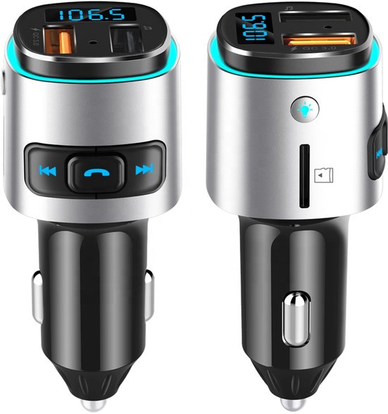 Zilverkleurige Bluetooth FM-zender met twee USB-poorten, een SD-kaartsleuf en een blauwe LED-ring.
