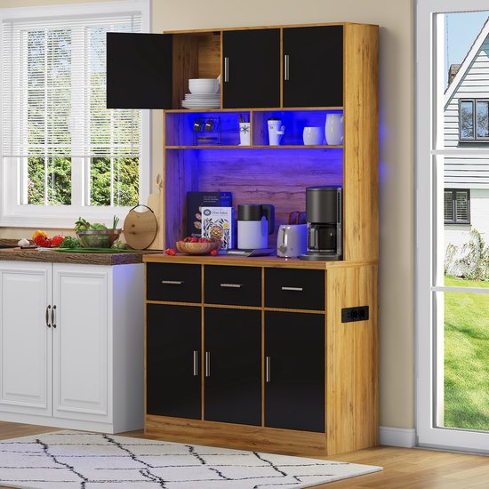 Zwart buffetkast met naturel houten accenten en blauwe ledverlichting. Diverse lades en deuren.
