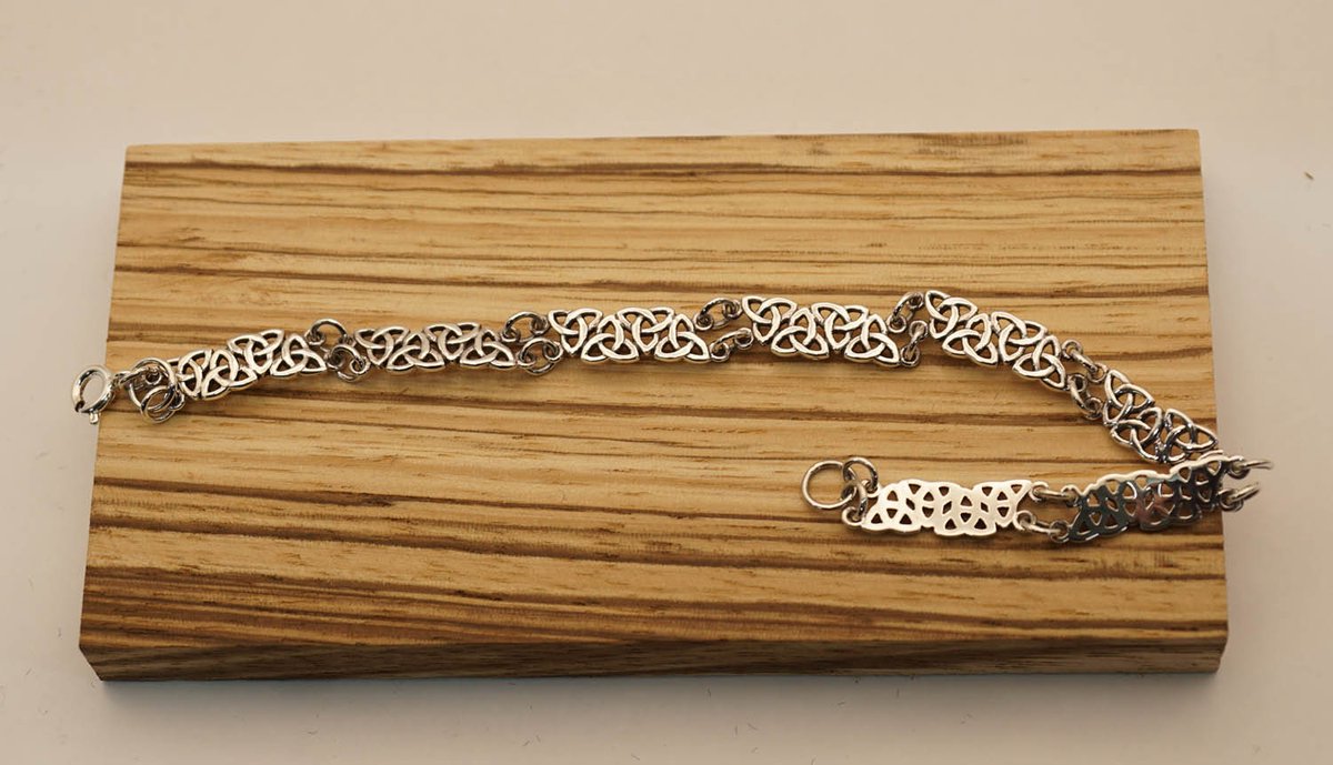 Sterling zilveren schakelarmband triskels - zilveren keltische armband van triskels tegen elkaar aan - celtic armband triskelion gemaakte van 925 zilver