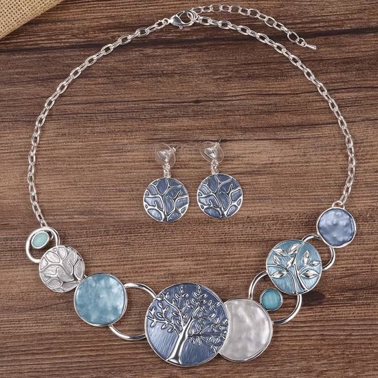 My Sweet Romance® - 2-delige sieradenset met een zilverkleurige afwerking. De set bestaat uit een ketting en een paar bijpassende oorbellen.