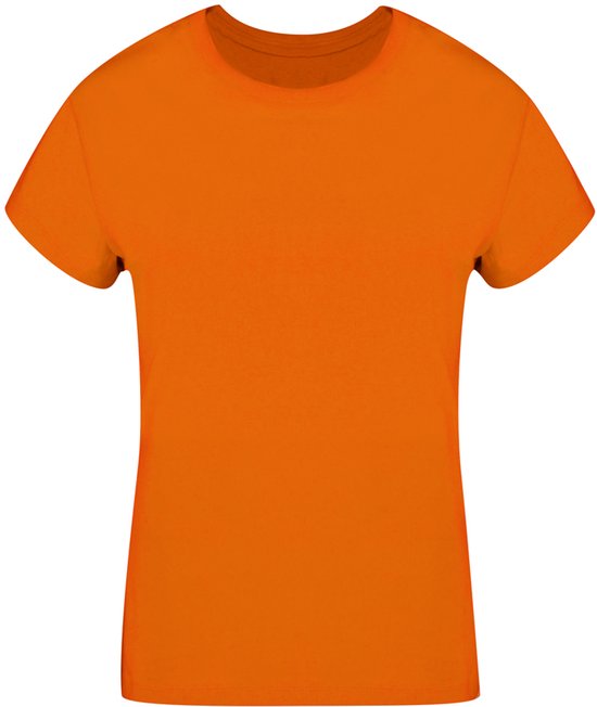 Effen oranje T-shirt met korte mouwen, op een witte achtergrond.