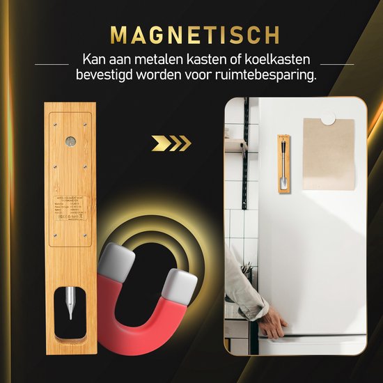 Magnetische thermometer met houten houder wordt aan de zijkant van een koelkast bevestigd.