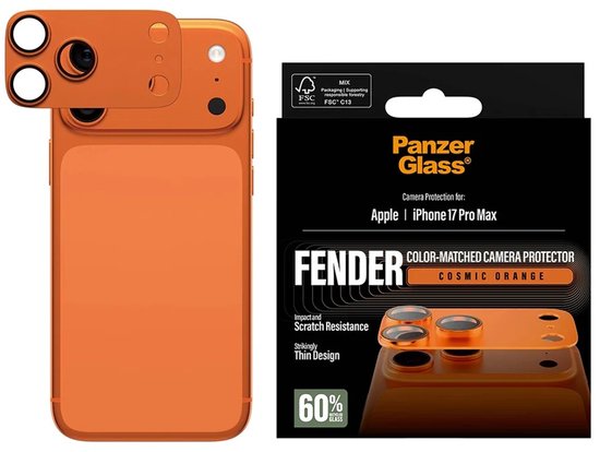 Oranje telefoon met drie lenzen, met een camerabeschermer ernaast en de verpakking.
